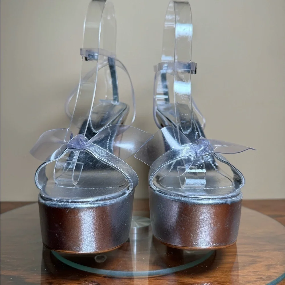 Schutz Elyda Platform Sandal - Prata / transparent - size 6.5
